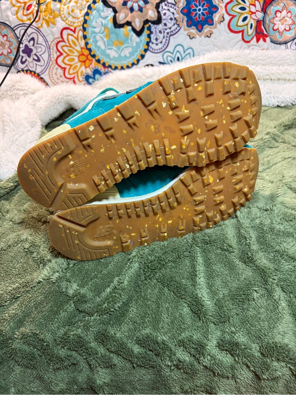 New Balance women’s Teal Athletic Sneakers - Picture 5 of 6